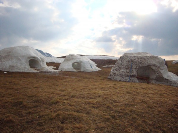 VILLAGE IGLOO 2 AVRIL 2011.jpg