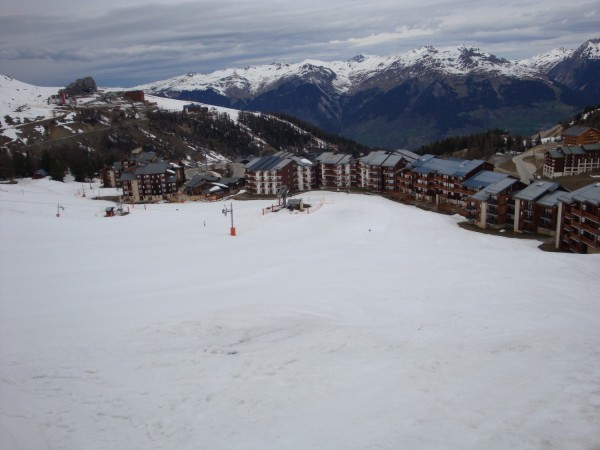 PLAGNE VILLAGES COTE PISTE.jpg